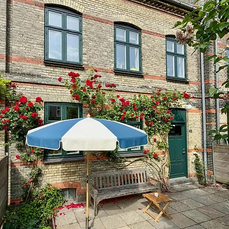 Historic Townhouse With Gardens On Osterbro Сasa de vacaciones