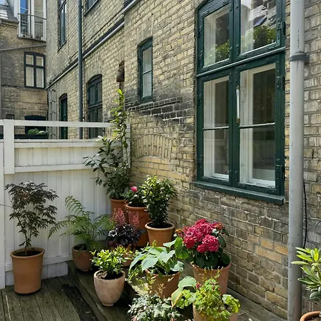 Historic Townhouse With Gardens On Osterbro *