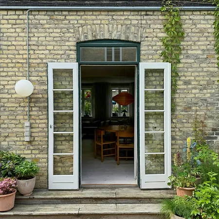 Historic Townhouse With Gardens On Osterbro *